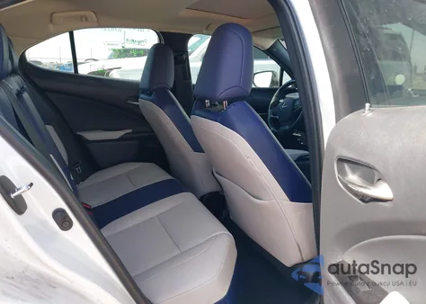 2022 Lexus Ux 200 z USA, uszkodzony, nr VIN JTHP3JBH8N2047429